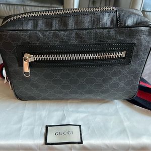 Gucci Sling bag with dust bag